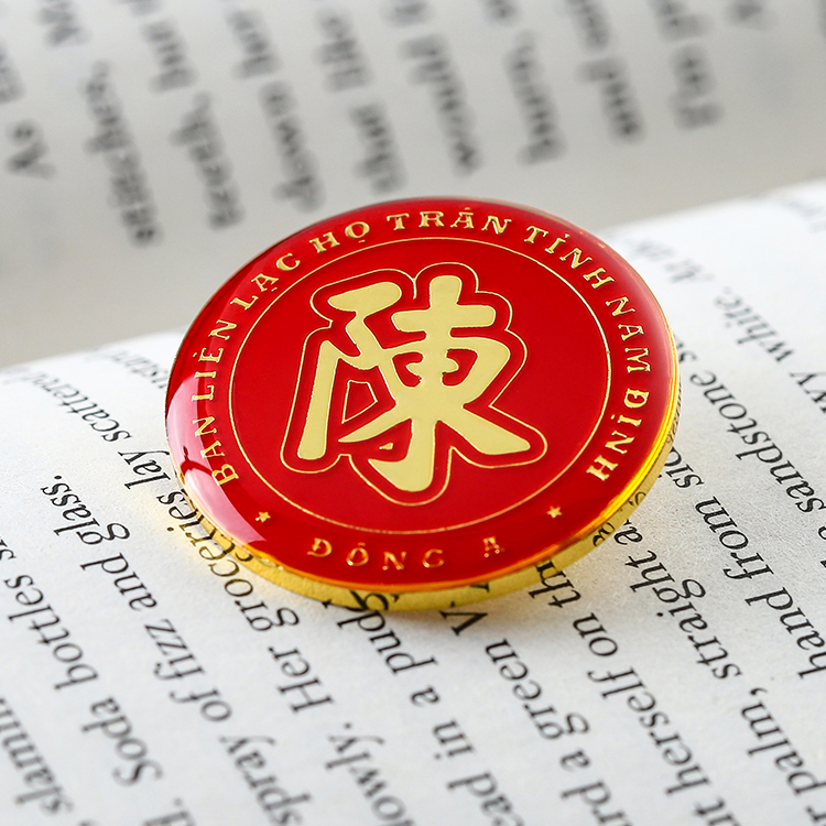 Metal Custom Gold Round Name Pin
