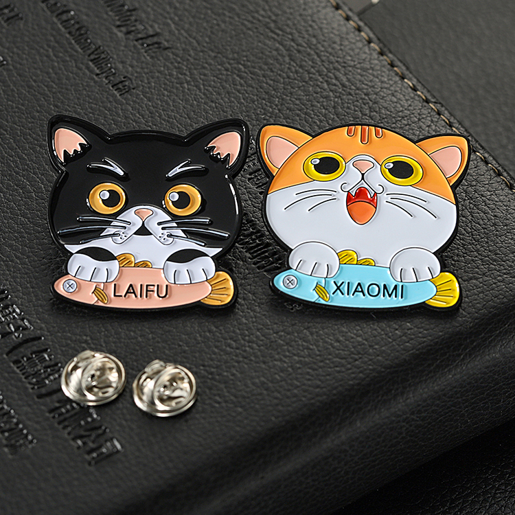 Metal Customized Gold Enamel Lucky Cat Pin